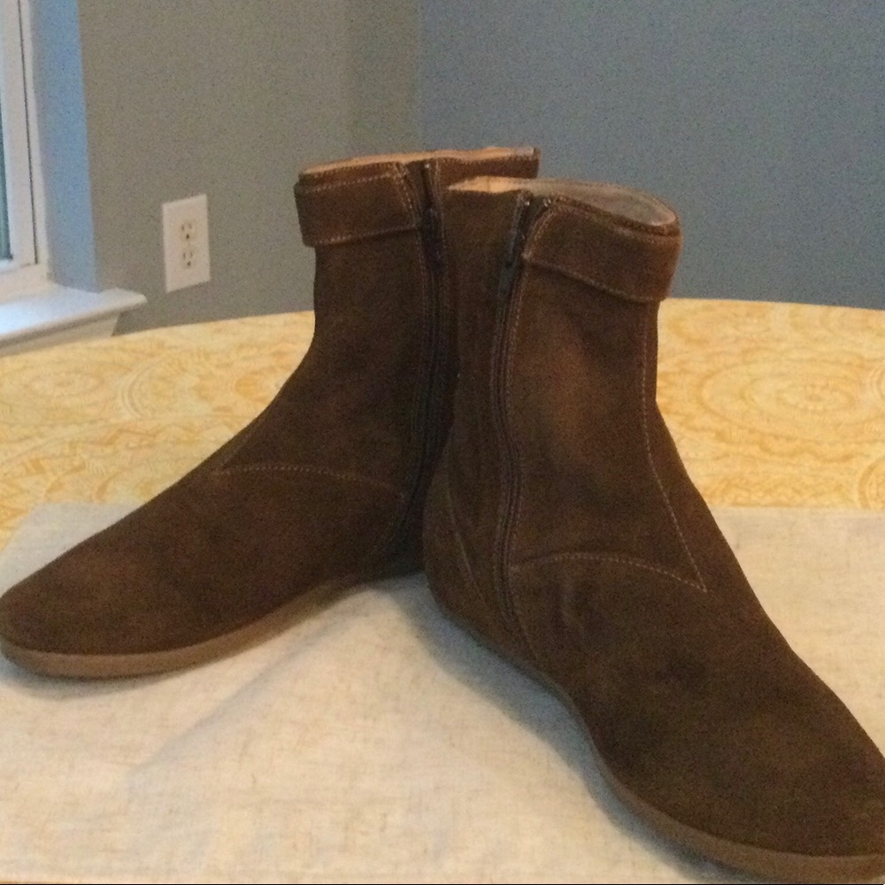 NWT Olivier Strelli- high end Belgian brand. Gorgeous suede, quality handiwork.